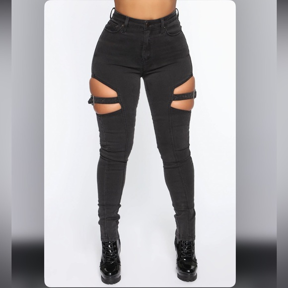 Buckle Up Skinny Jeans - Picture 3 of 6